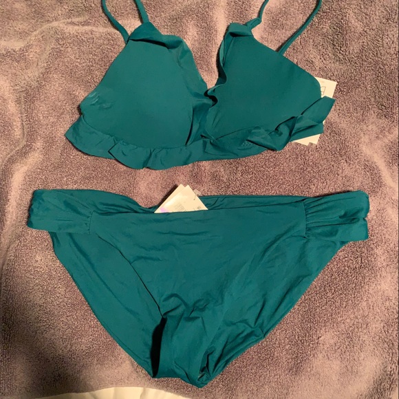 NWT Becca Socialite Ruffle Bikini Top in FERN Size Medium - Picture 4 of 4